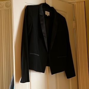 Fully lined Ann Taylor Loft tuxedo jacket. Women's size 12